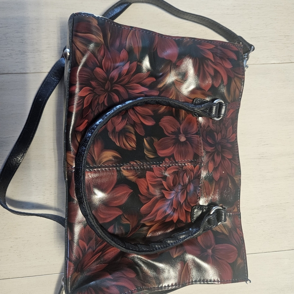 Patricia Nash Black and Red Floral Shoulder Bag - Picture 2 of 9